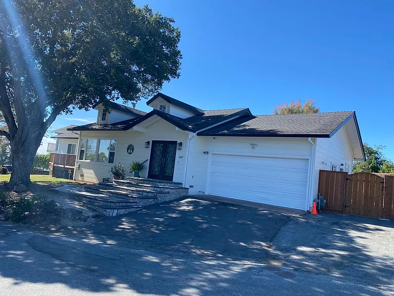 807 Bayview Way — Photo 2
