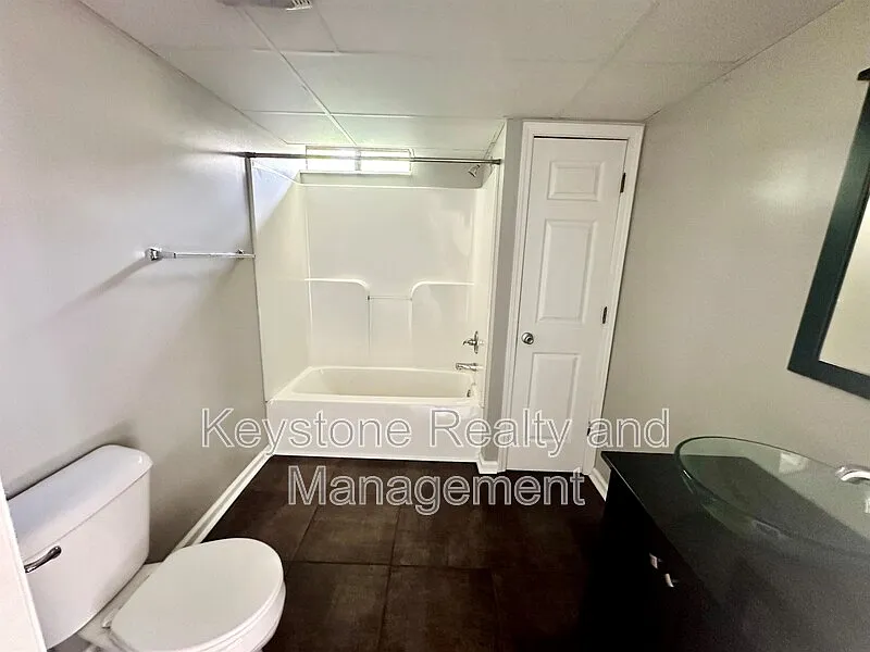 1 bed, 1.0 bath, 900 sqft, $825 — Photo 4