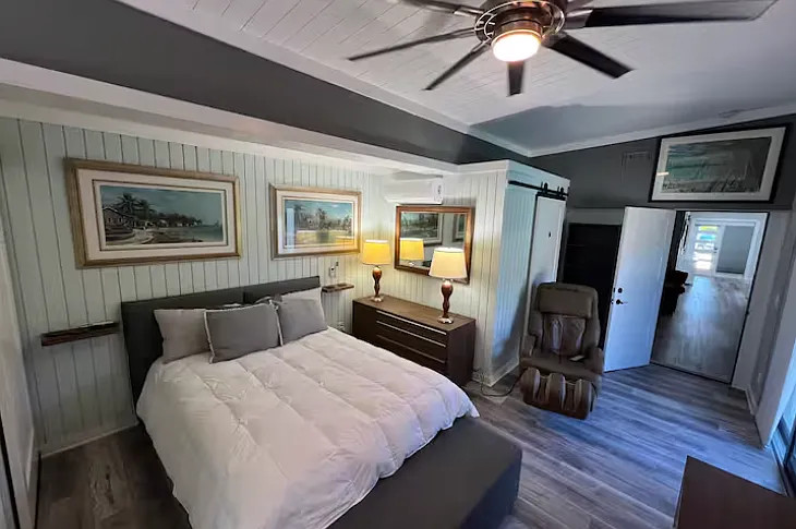 Bedroom 4 queen