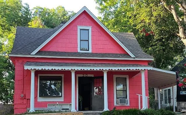213 E Cypress St — Photo 1