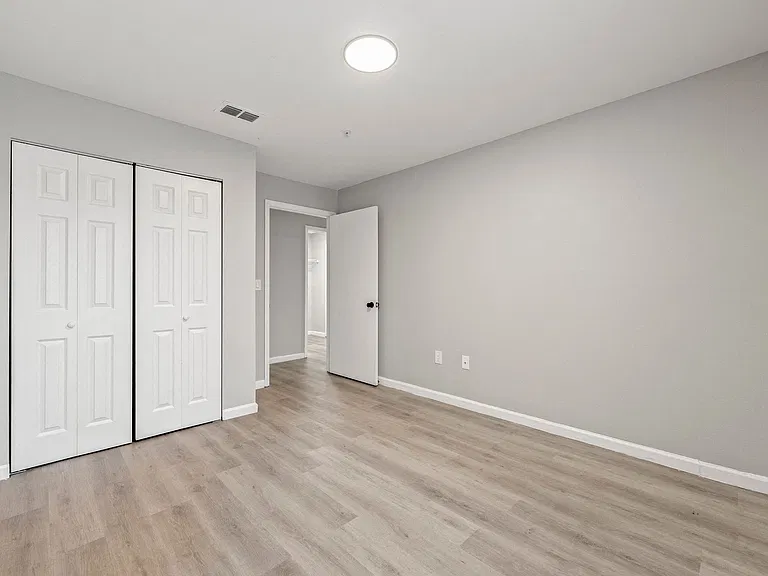 2000 Oasis — Photo 11