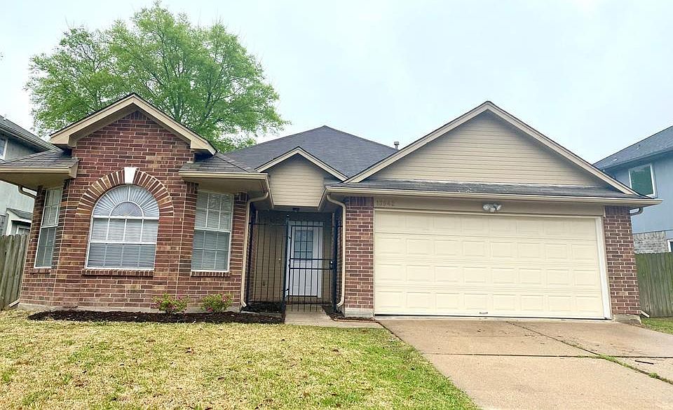 1st image of 13942 Cantwell Dr