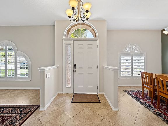 5th image of 1053 Pelican Ln