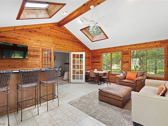 4th image of 6296 Foxwood Ct