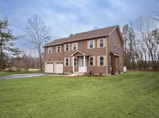 138 W Crystal Brook Dr, Springfield, MA 01118