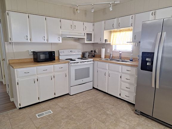 4th image of 311 Egret Cir