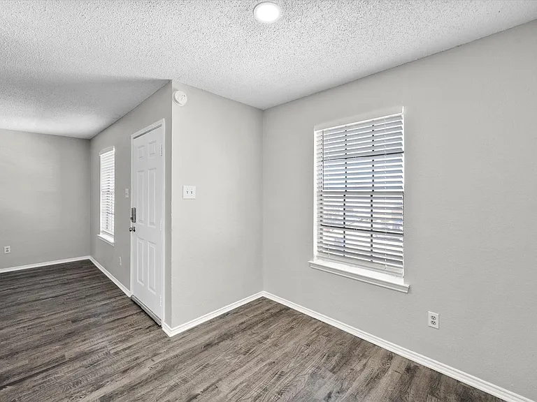606 Kings Way Dr — Photo 10