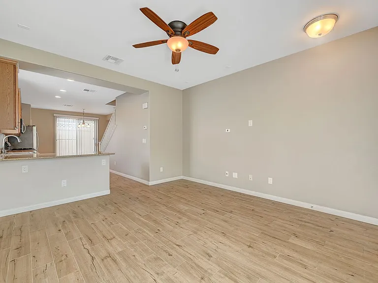10420 September Flower St — Photo 9