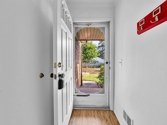 3rd image of 24605 Park Terrace Dr