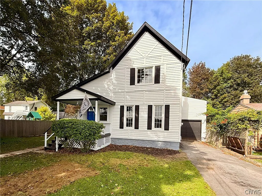 3 bed, 2.0 bath, 2085 sqft, $3,100 — Photo 2