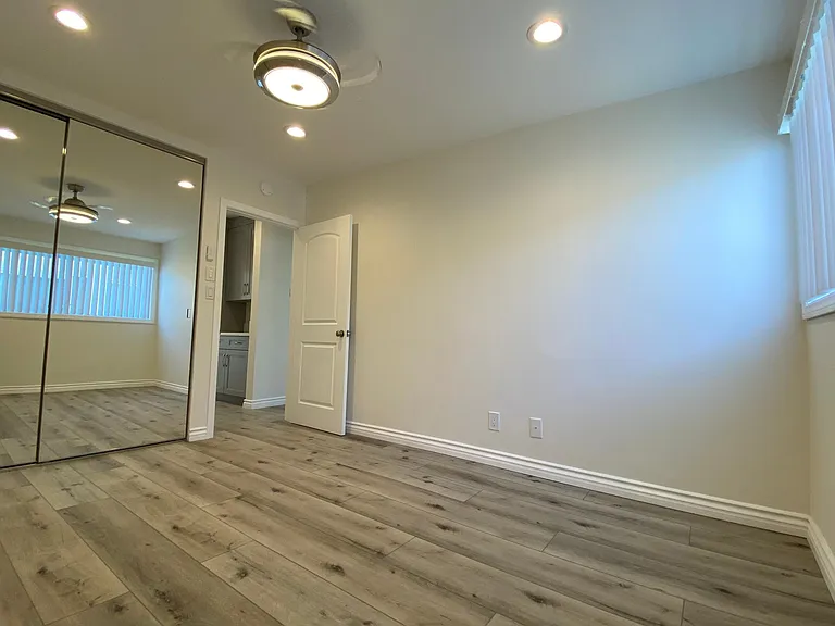 513 Avenue G #G — Photo 27