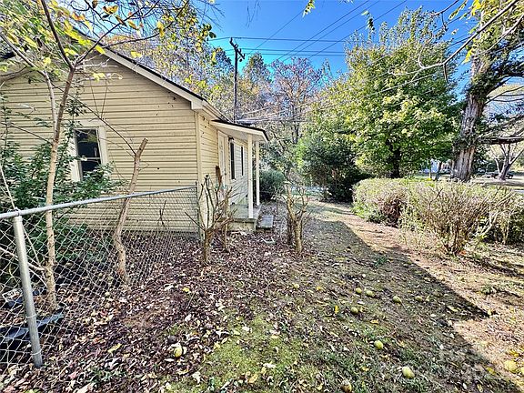5th image of 300 E Cedar St