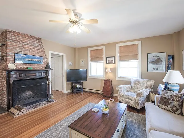 35 Pelham St #D1 — Photo 2