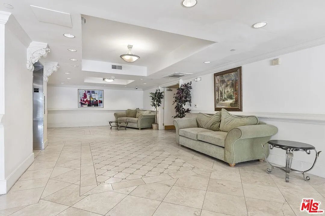 Building Photo - 1450 S Beverly Dr #404