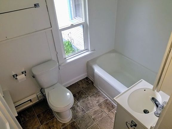5th image of 2913 4th Ave S