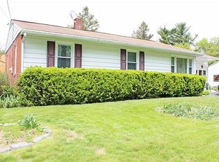 26 Tennyson Dr, Lancaster, PA 17602