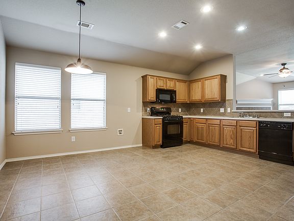 5th image of 9313 Warren Dr