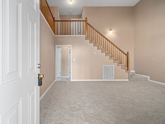 3rd image of 840 Iris Ln
