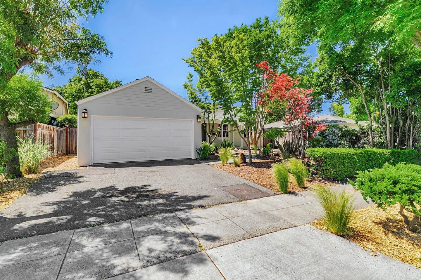 3 bed, 1148 sqft, $7,000 — Photo 1