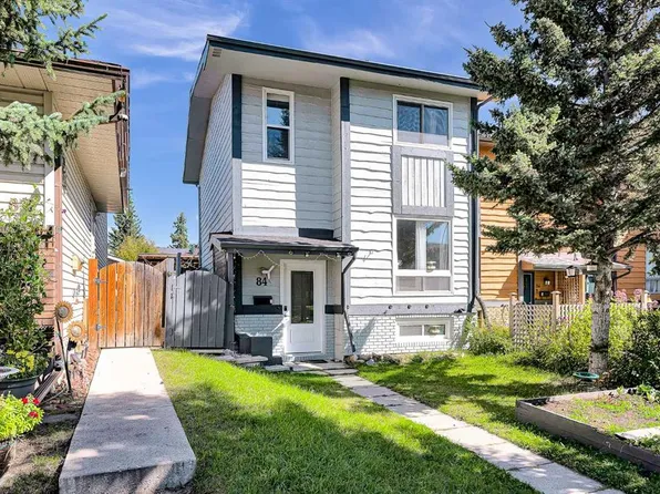 84 A Cedarwood Hl SW, Calgary, AB T2W 3H5