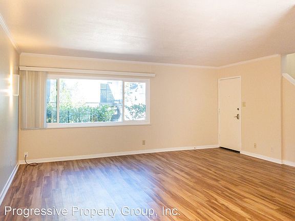 3rd image of 108 Ross Ave APT 1