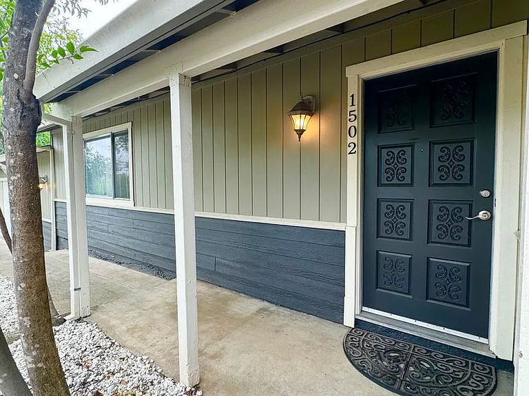 1502 Cottonwood Ave — Photo 3