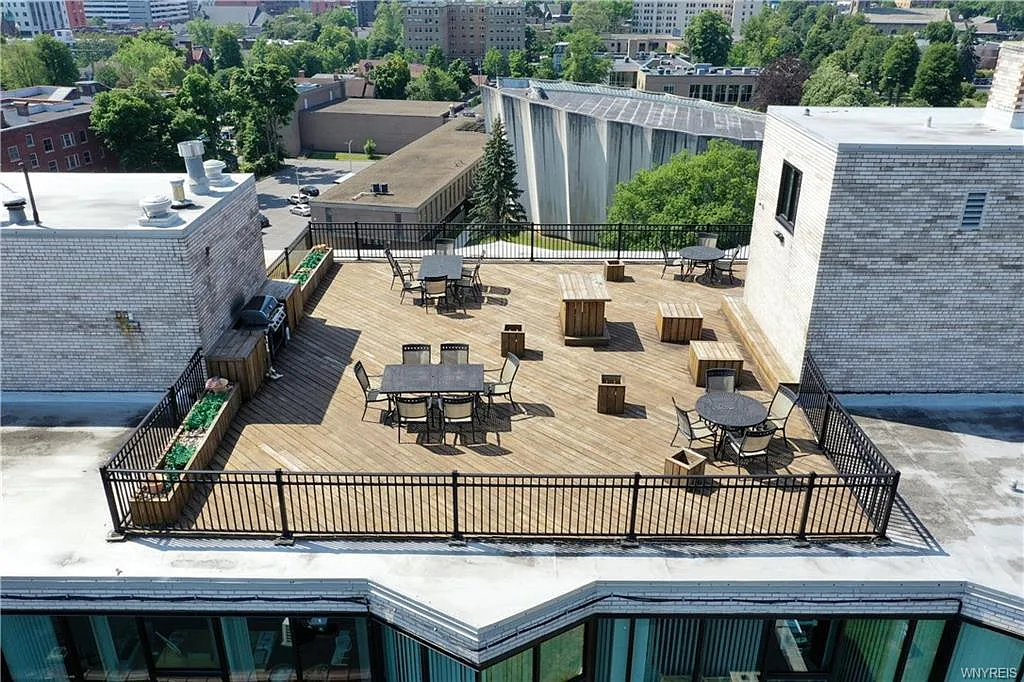 1 bed, 1.5 bath, 867 sqft, $2,000 — Photo 2