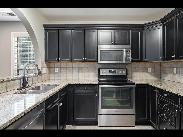 2536 Ridgemont Dr — Photo 5