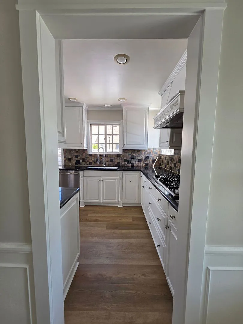 Beautiful 2 Bedroom 1 Bath Duplex — Photo 4
