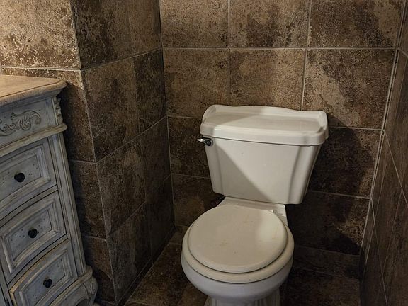 5th image of 7507 Lurline Ave