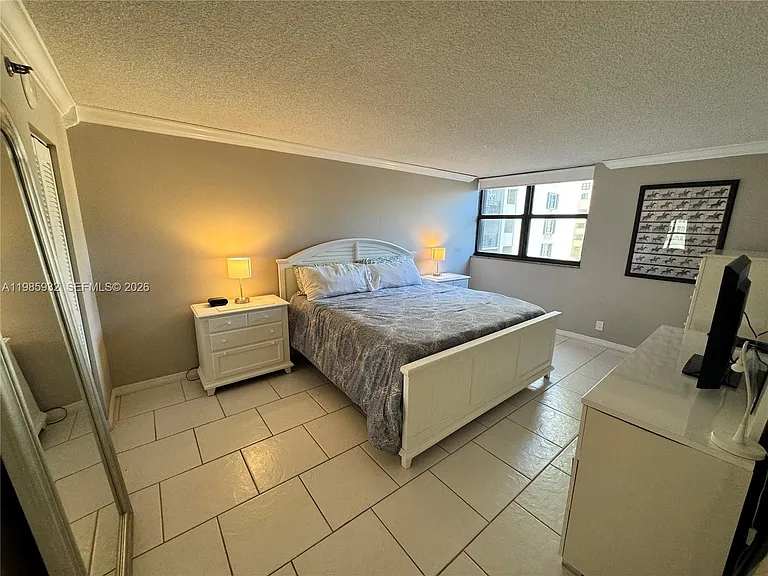2625 Collins Ave #320 — Photo 7