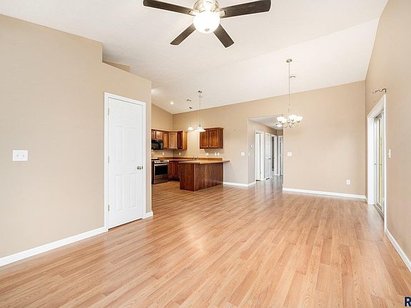 2nd image of 631 Hunter Dr
