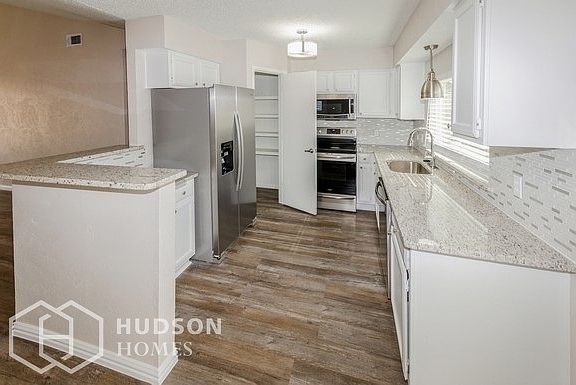 2nd image of 2633 Winslow Dr