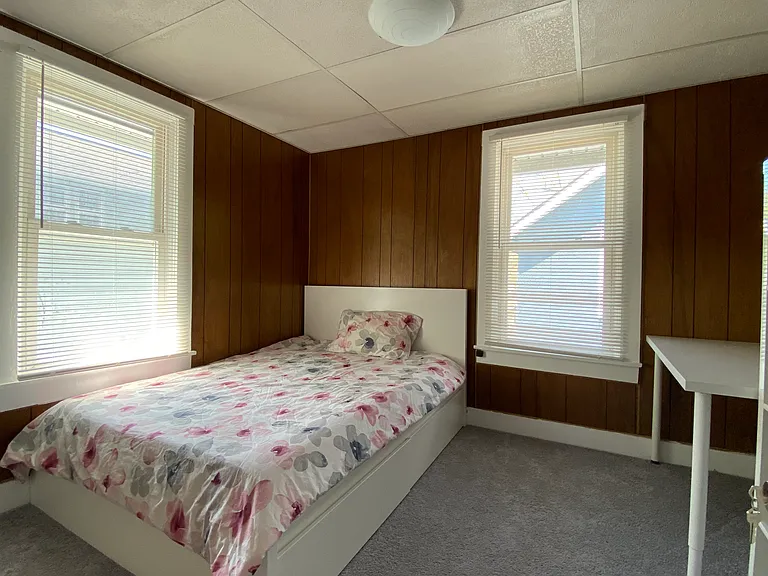 706 Linn St #2 — Photo 5