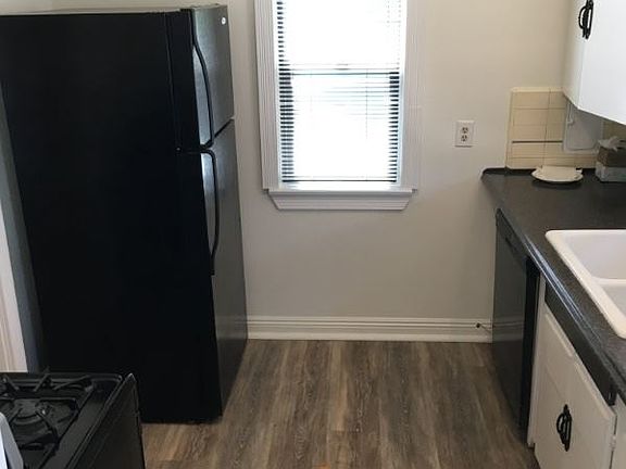 3rd image of 2302 N Catalina St