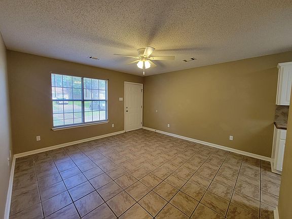 2nd image of 210 Bellevue Cir APT A