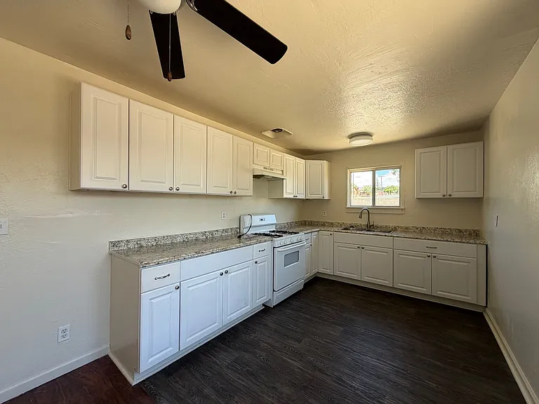 1400 Nancy St — Photo 8