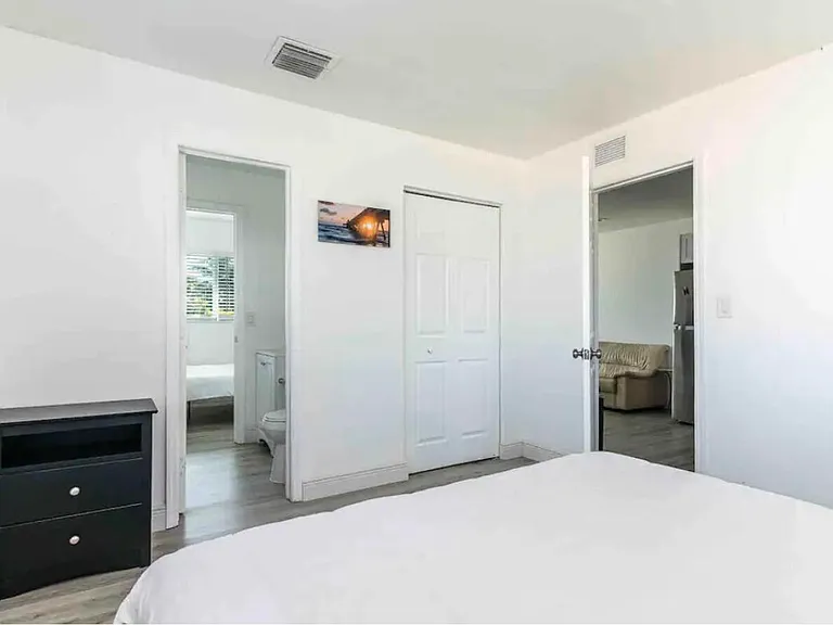 2499 NE 2nd Ave #B — Photo 2