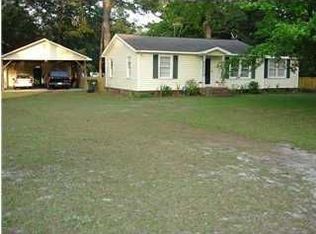 906 Hildebrand Dr, Bonneau, SC 29431