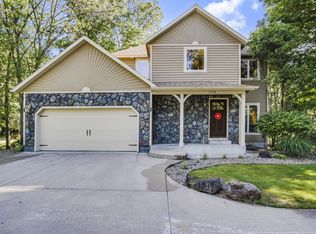 1215 Harbor Point Dr, Muskegon, MI 49441