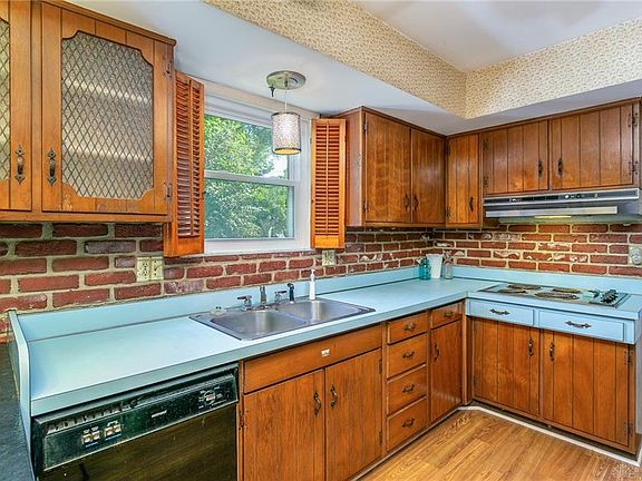 4th image of 6834 Highfield Dr