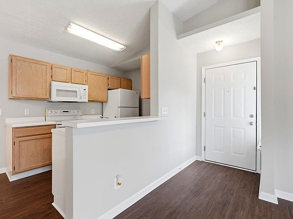 3rd image of 8658 Southbridge Dr. #L