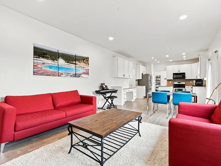 2445 Clayton Cir — Photo 18