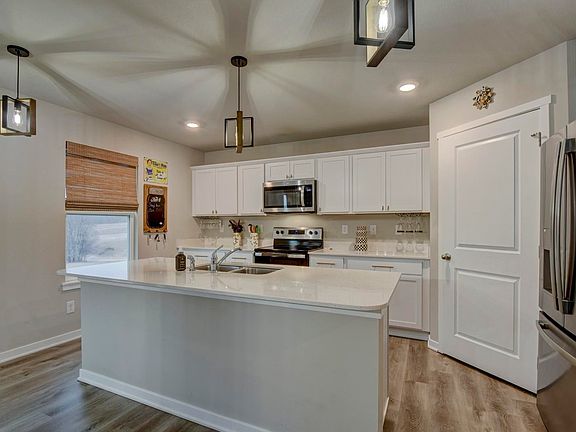 5th image of 4405 Leawood Dr