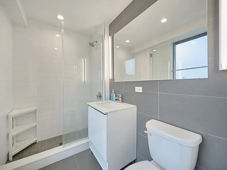 237 11th St #4B — Photo 8