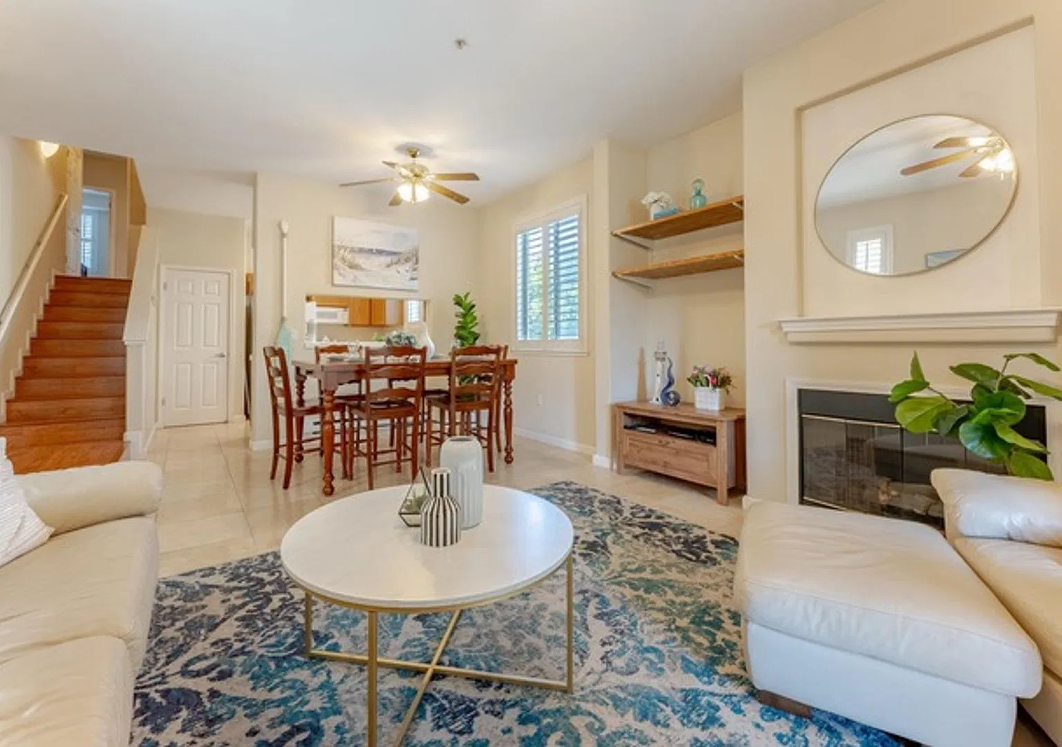 2 Bed 2 Bath Bi-Level Condo Downtown Partially Furnished — Photo 4
