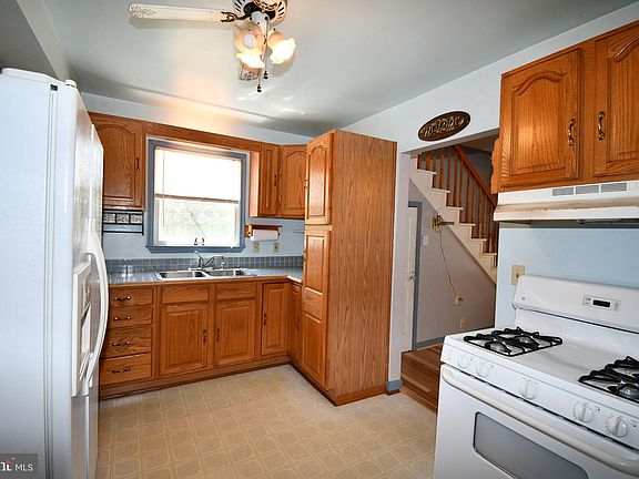 5th image of 1020 Murdock Ave