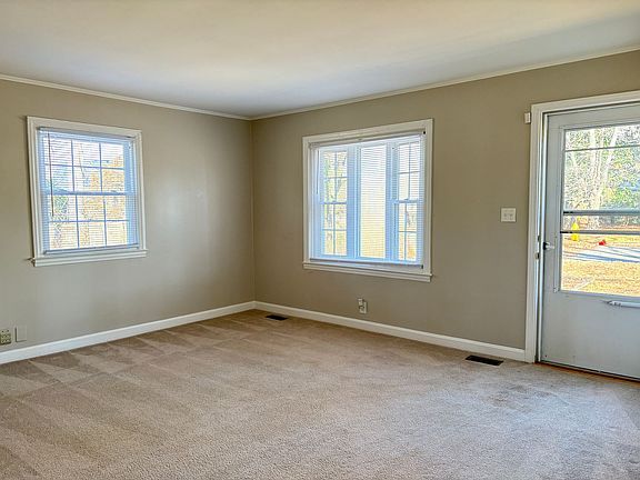 3rd image of 200 Bond St