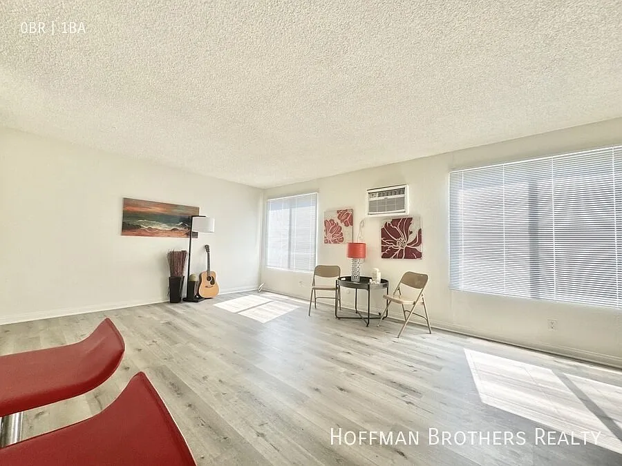 18545 Burbank Blvd, Tarzana, CA 91356 — Photo 4