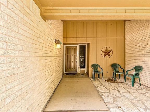 3rd image of 5709 Hondo Dr